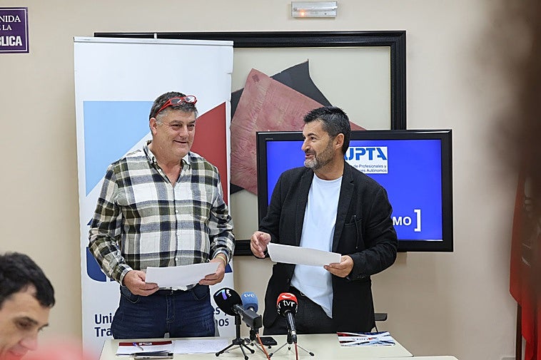 Javier Marzo y Eduardo Abad, secretarios generales de UPTA en La Rioja y en España, respectivamente, hoy en Logroño.