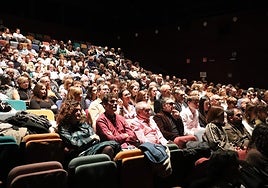 Imagen de archivo del público del Festival de Cine Octubre Corto en el arnedano Teatro Cervantes.