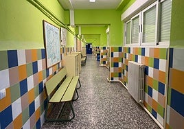 Uno de los pasillos del colegio público San Lorenzo, en Ezcaray.