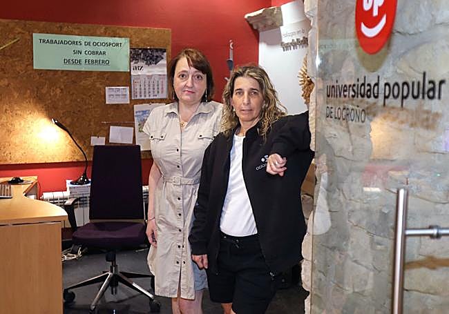Sandra Rivas e Isabel Herrainz, dos de las trabajadoras de Ocio Sport en el centro Julio Luis Fernández Sevilla, sede de la UPL.