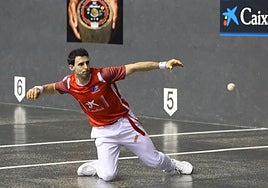 Acrobático remate de Altuna III en un partido anterior.