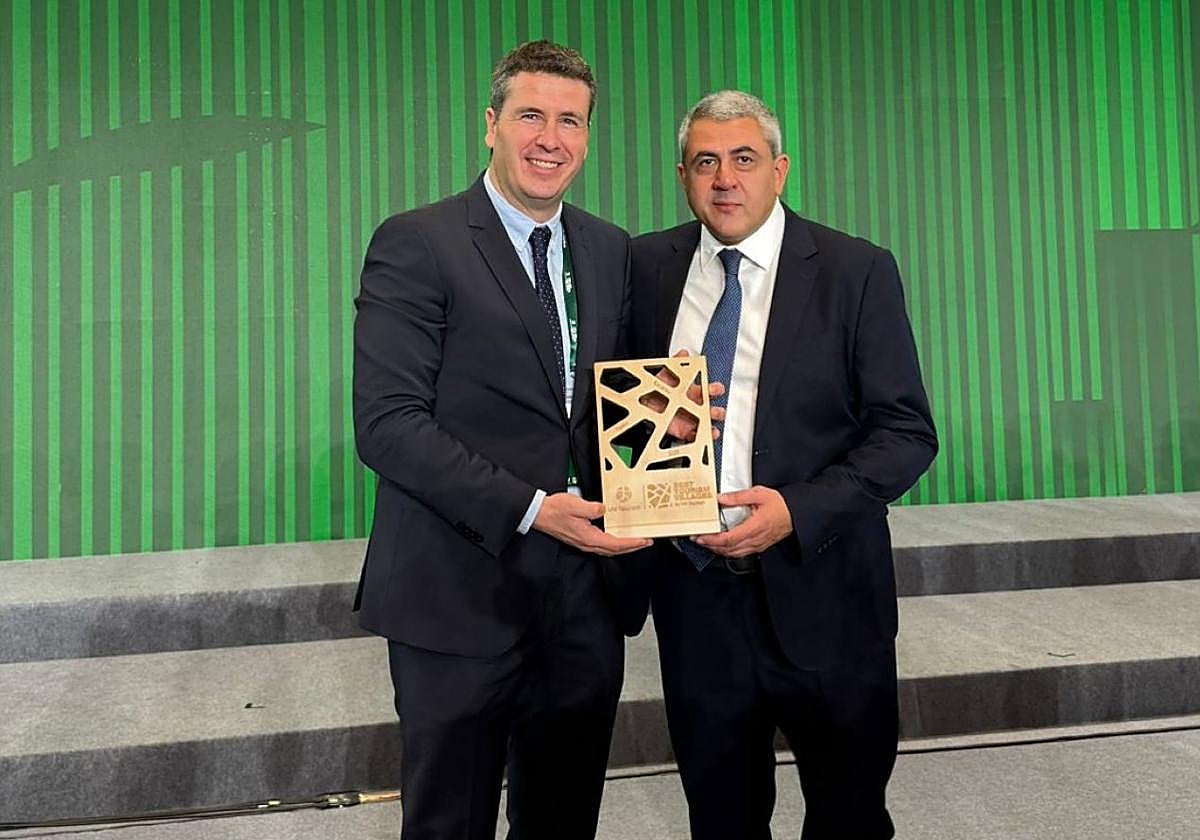 El alcalde de Ezcaray junto al secretario general de la Organización Mundial del Turismo.