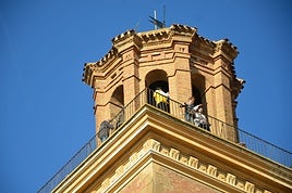 La visita a la torre de San Andrés y sus campanas, en imágenes