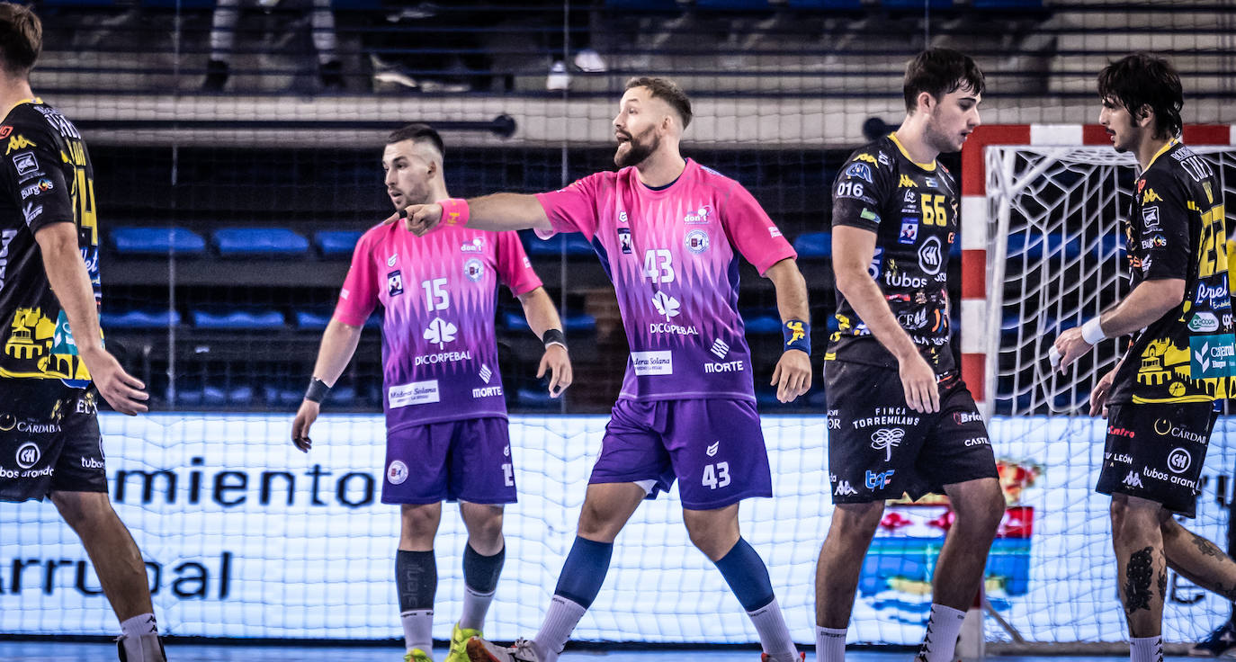 Las imágenes del encuentro Dicorpebal-Villa de Aranda