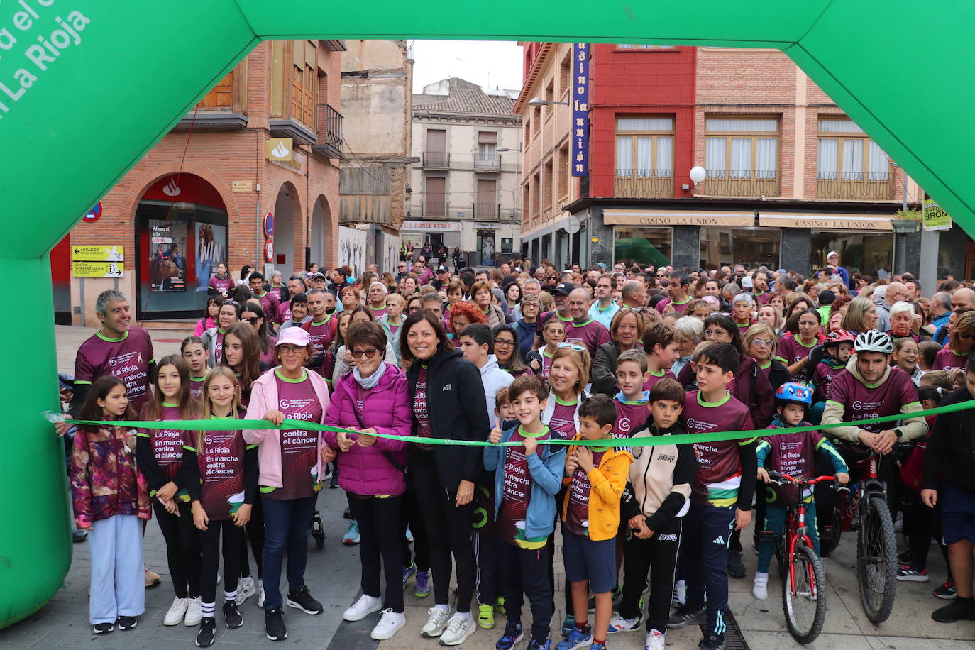 Las imágenes de la marcha contra el cáncer en Alfaro