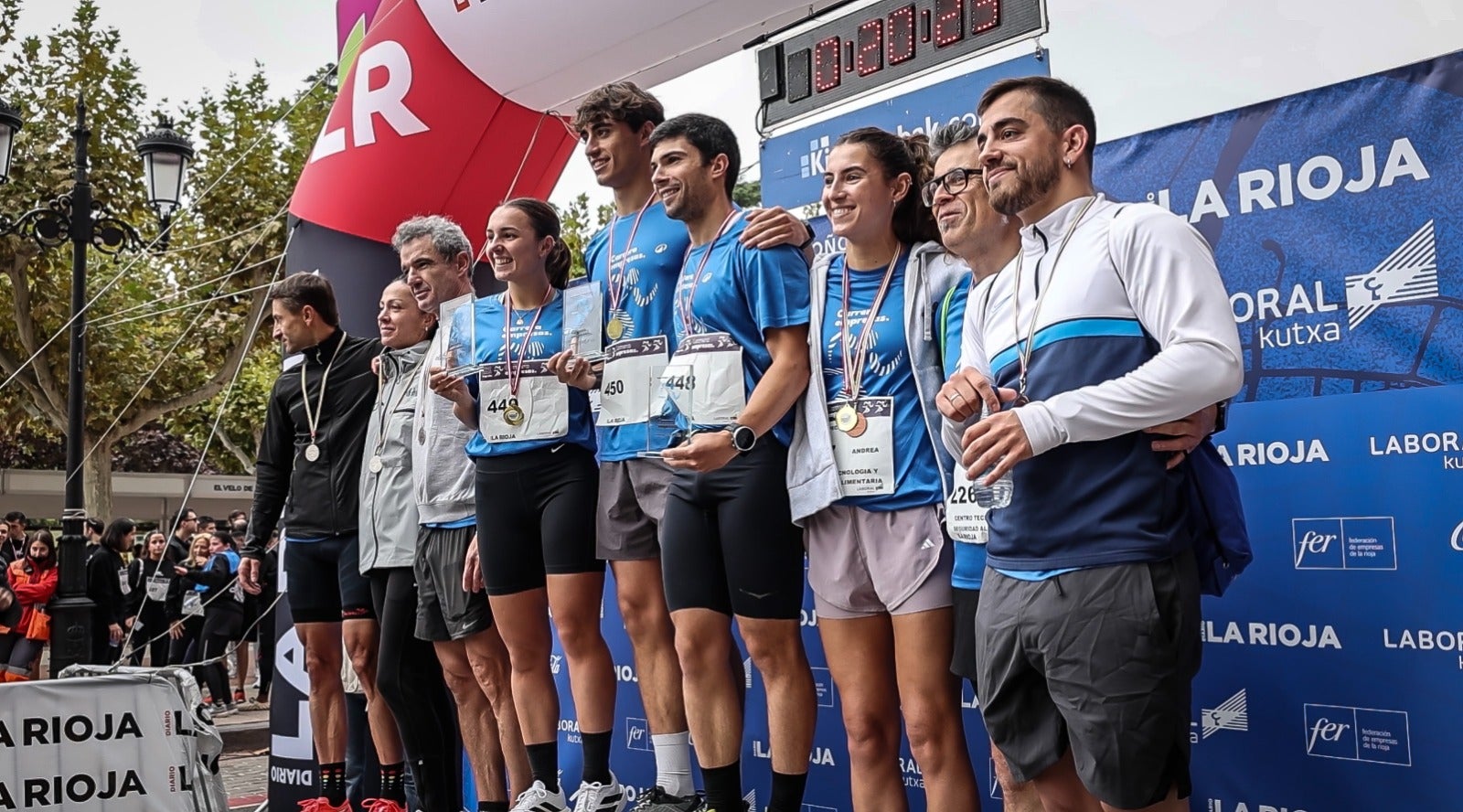 Podio de la categoría mixta.