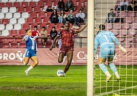 Mawete se prepara para darle al balón contra el Espanyol.