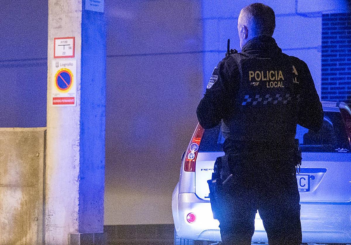 La Policía Local denunció el pasado fin de semana a 40 personas por orinar en la calle