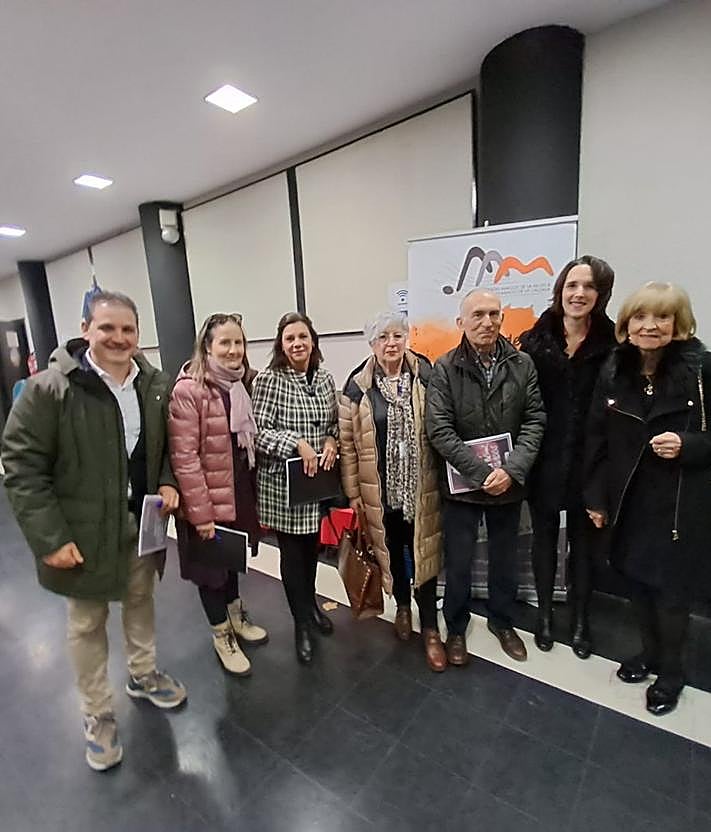 Imagen secundaria 2 - Concierto de campanas en el año 1992,'Sainete Rioja Alta', en el año 1997; y concurso de villancicos en 2023. 