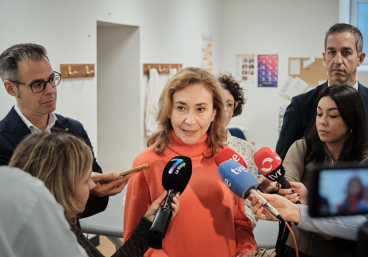 María Martín durante la visita de este miércoles al Hospital de La Rioja.