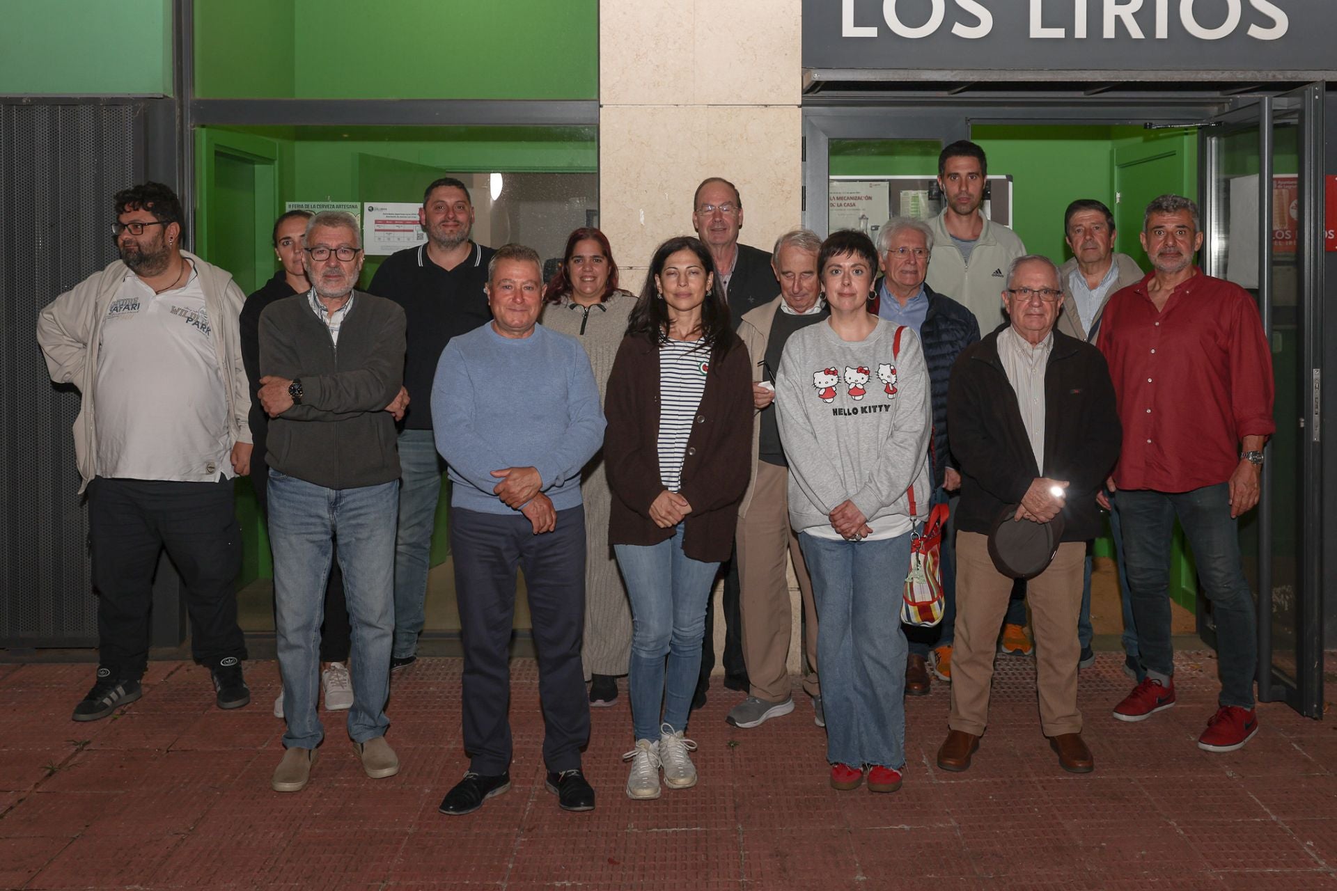 Asistentes a la asamblea abierta celebrada el pasado martes por la asociación vecinal de Los Lirios.