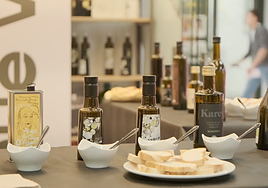 Se abre el primer puesto de venta exclusivo de Aceite de La DOP Rioja en el Mercado del Corregidor