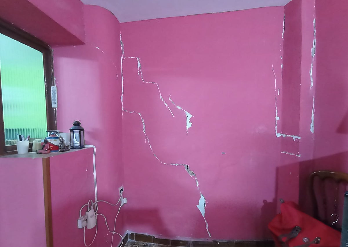 Imagen secundaria 1 - Multa por ruidos recibida por el vecino que colgó el cuadro de organizar herramientas y grietas en la casa del vecino de al lado (estos daños no se han producido por el uso del taladro el 23 de julio)