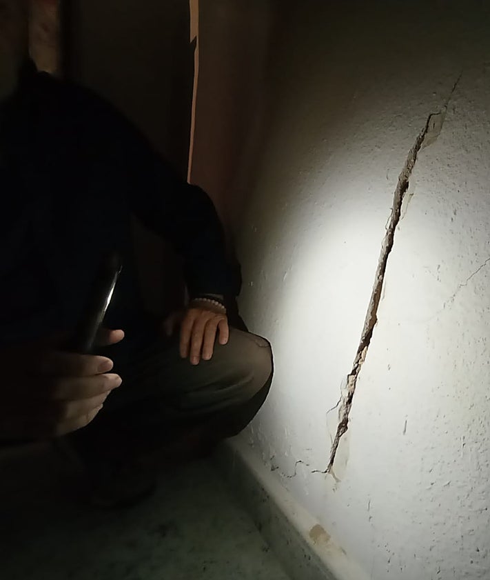 Imagen secundaria 2 - Multa por ruidos recibida por el vecino que colgó el cuadro de organizar herramientas y grietas en la casa del vecino de al lado (estos daños no se han producido por el uso del taladro el 23 de julio)