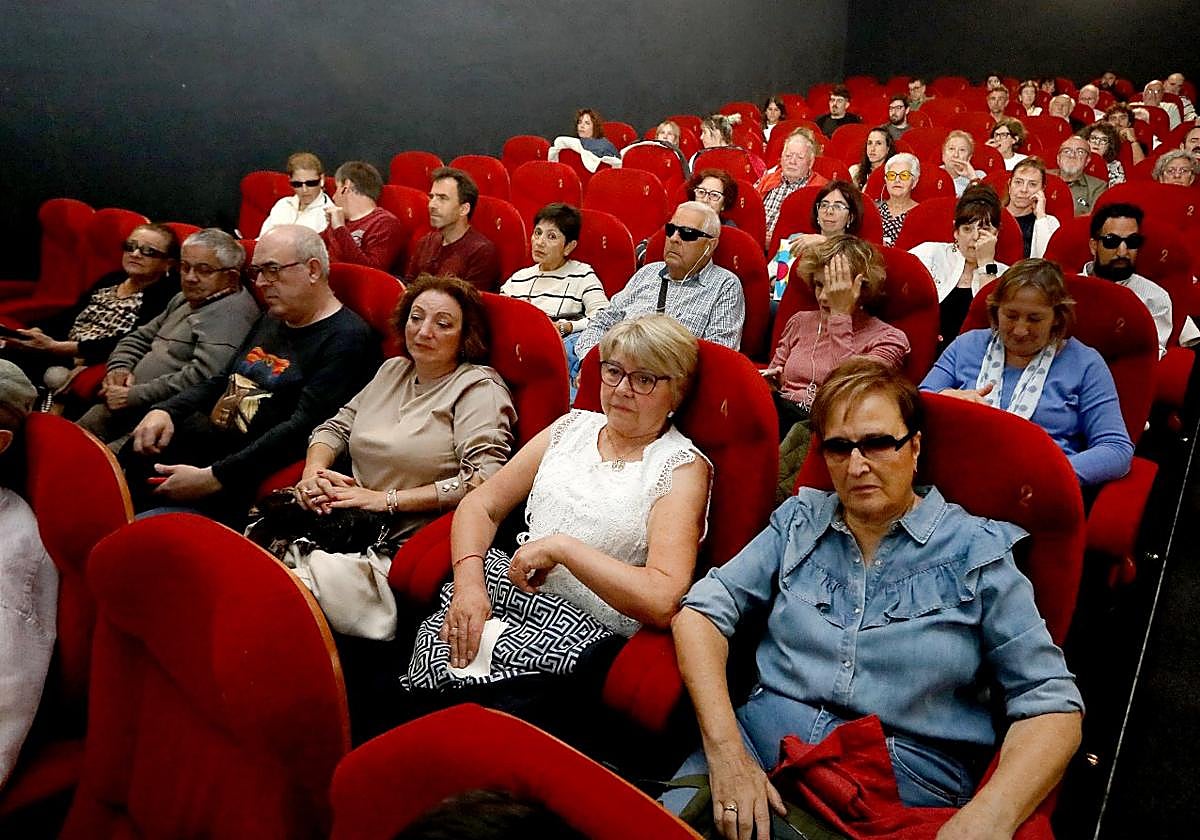 Proyección de Octubre Corto para invidentes