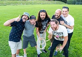 Los seis integrantes del grupo italiano Talco.