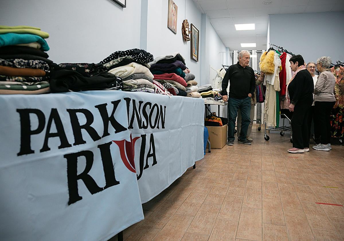 El mercadillo solidario ya está preparado en la sede logroñesa de Párkinson Rioja, en Doctores Castroviejo, 36, en Logroño.