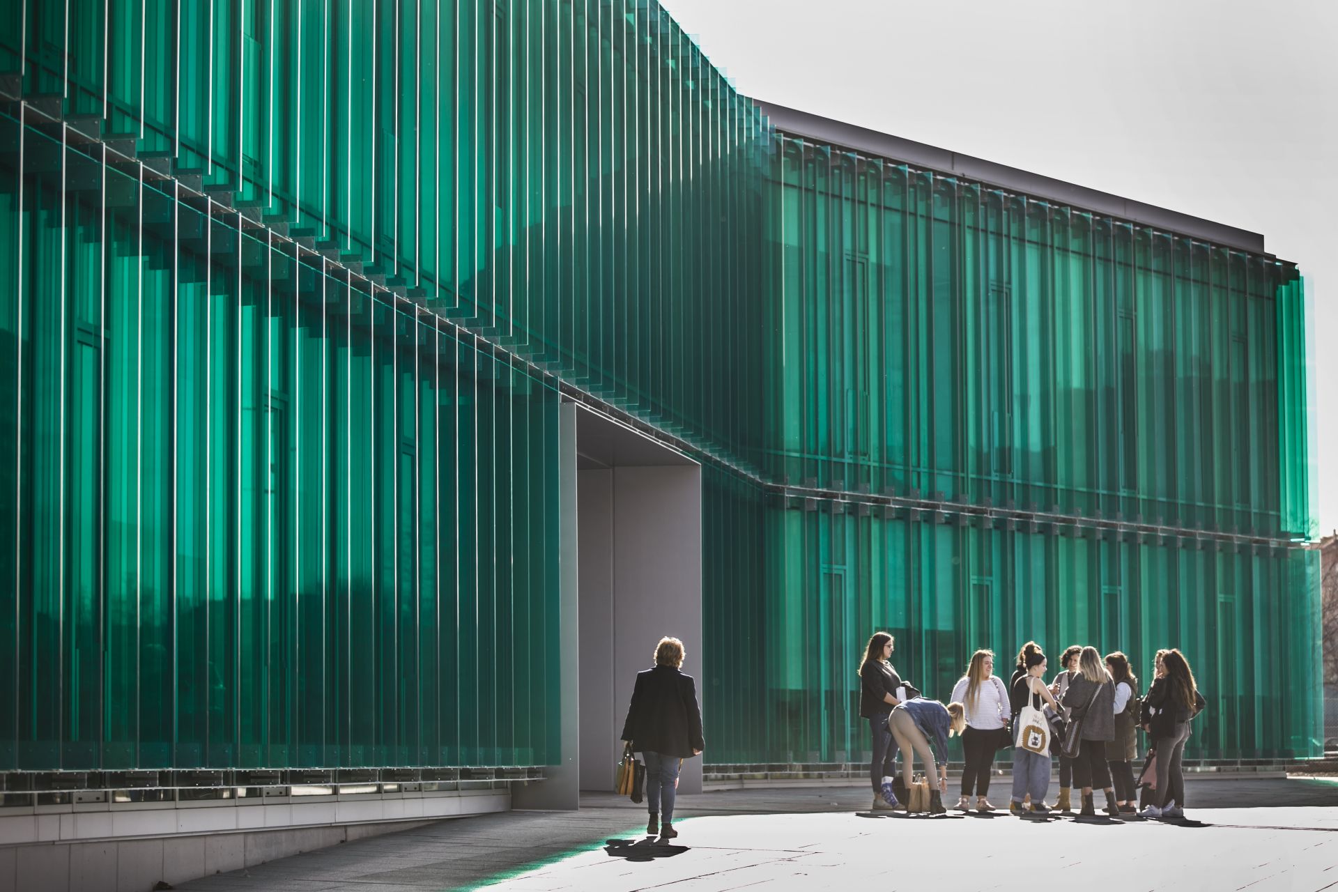 Entrada al edificio de la Facultad de Ciencias de la Salud donde se imparte Enfermería.