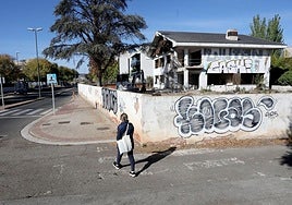 Chalé fuera de ordenación que será derribado y alineado.