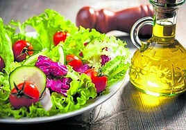 Una ración de ensalada mixta.