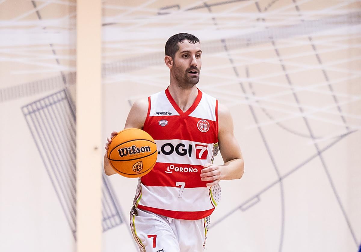 Arévalo sube la pelota.