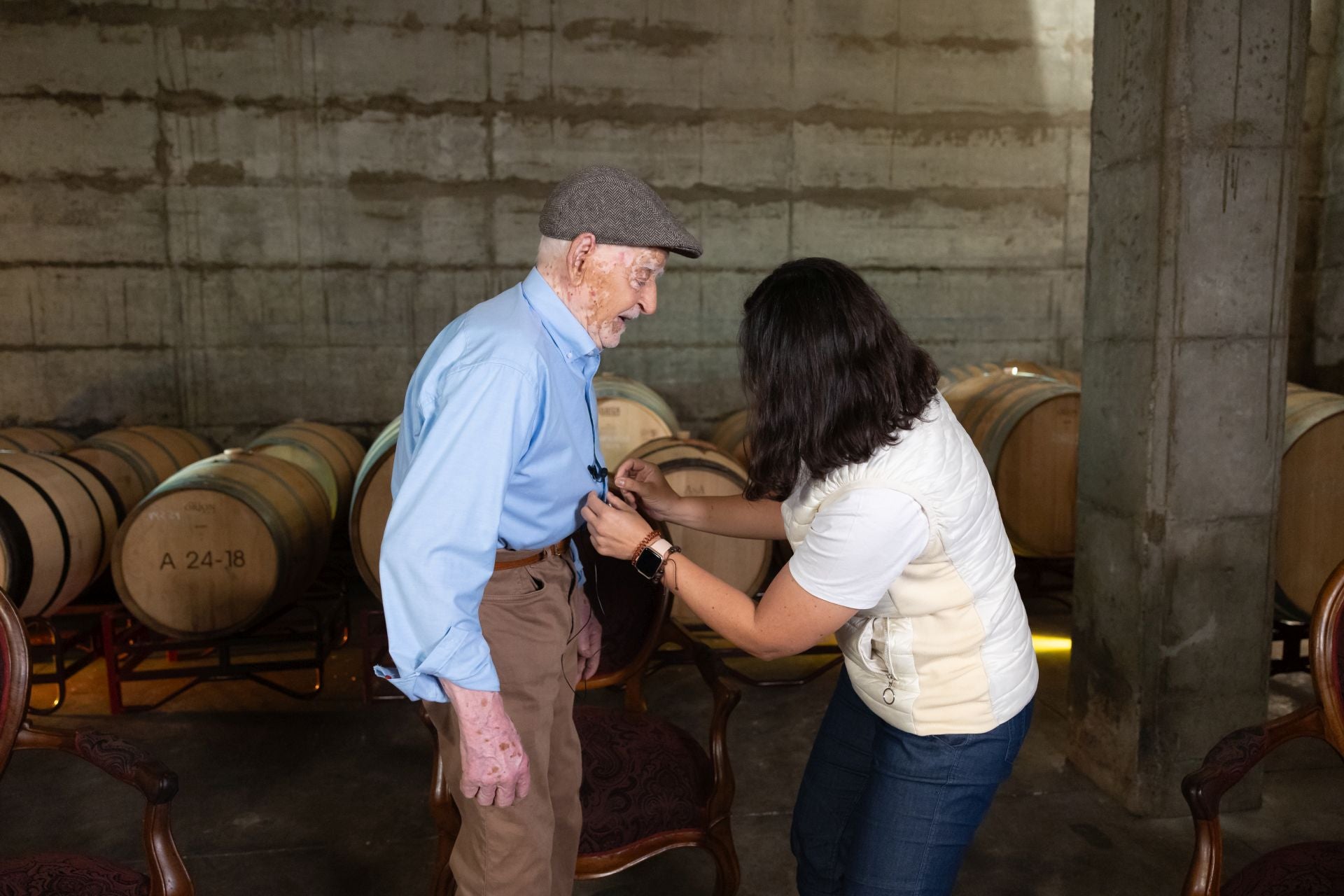 Rodaje en Bodegas Abeica, con Ricardo, Isabel, Ricardo (nieto) y David Fernández.