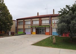 Ayuntamiento y Dirección General de Gestión Educativa llevan desde el final de curso pasado sobre el pago de la caldera del colegio público.