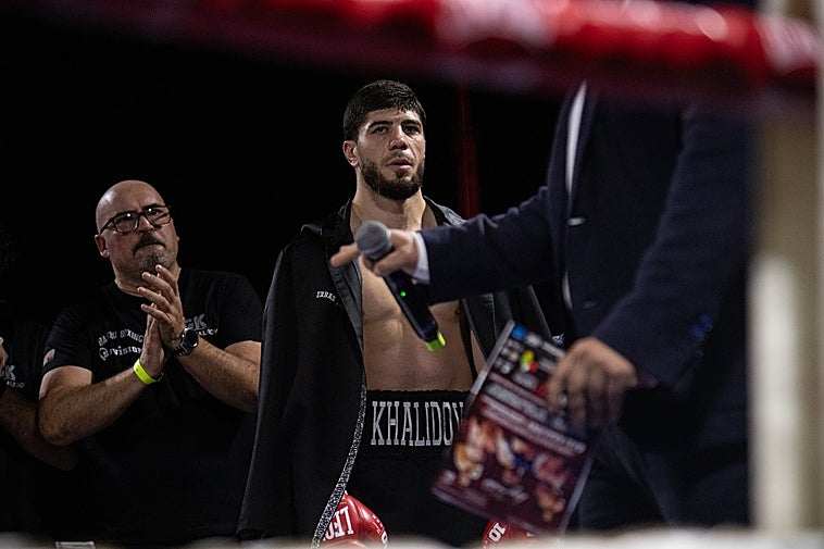 Gazi Khalidov antes de saltar al ring para proclamarse campeón de España de semipesado.