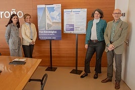 Pilar de Pablo (adjunta a Transparencia), Leonor González Menorca (concejala de Participación), Isabel Murillo (directora general de Transparencia, Estrategia y Evaluación Pública) y Bernabé Palacín (director general de Alcaldía), en la presentación del Plan.