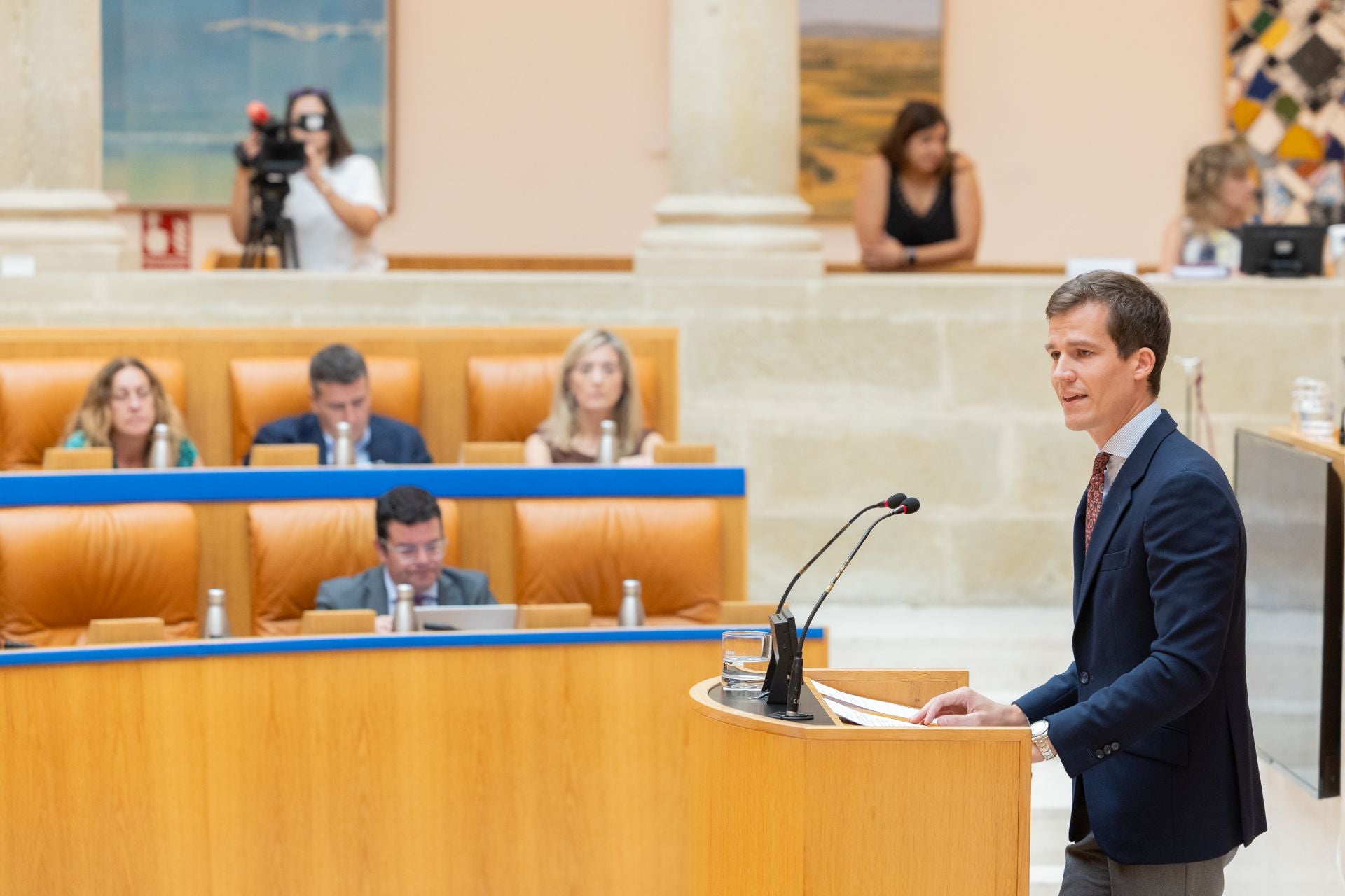 Ángel Alda, en el Parlamento de La Rioja