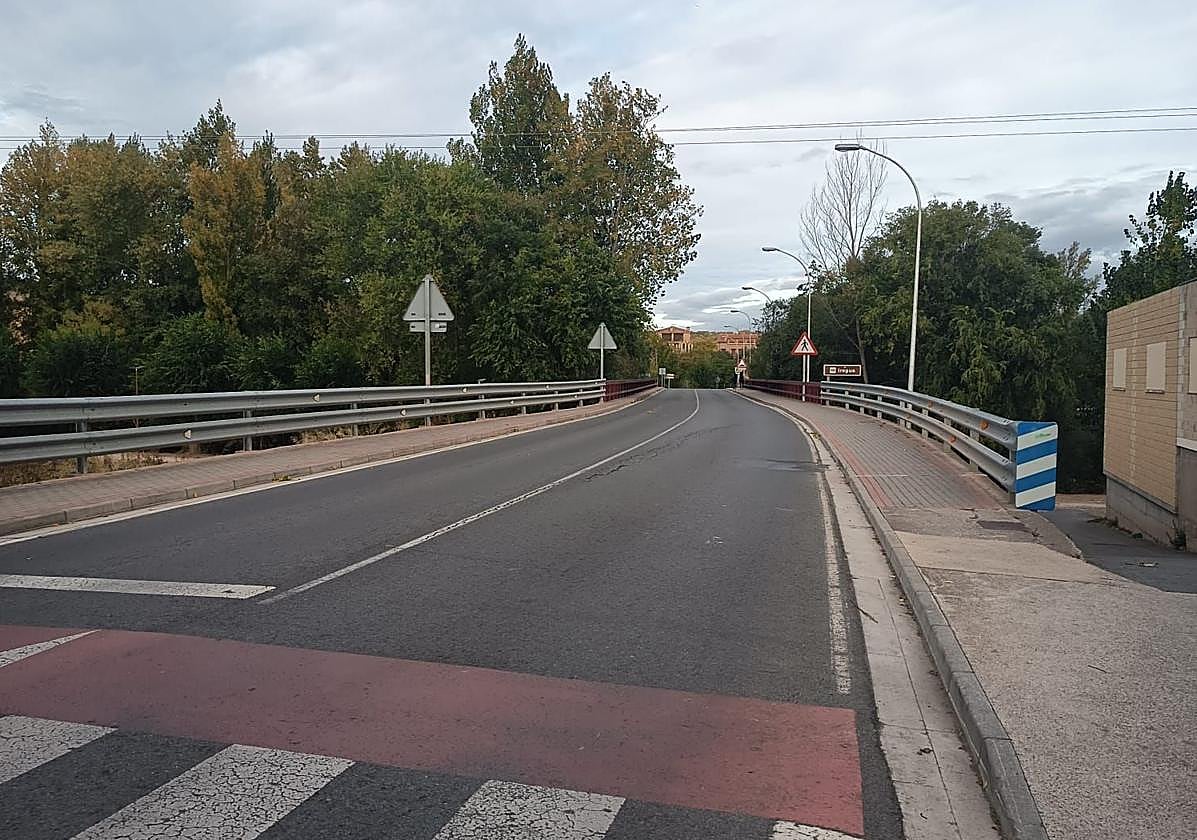 La carretera LR-256, en Albelda de Iregua.