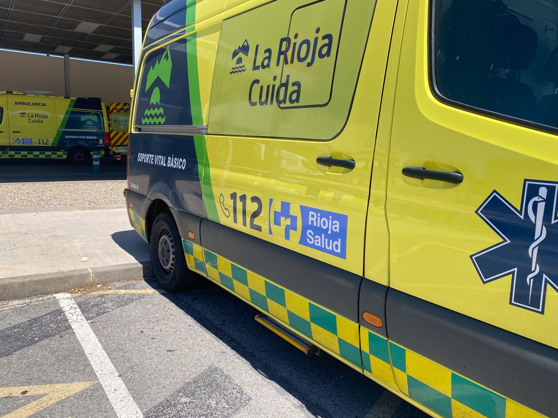 Una ambulancia en el Hospital San Pedro de Logroño.