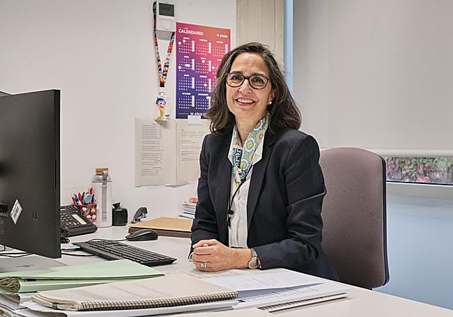 Mercedes Martínez posa en su despacho del Palacio de Justicia.