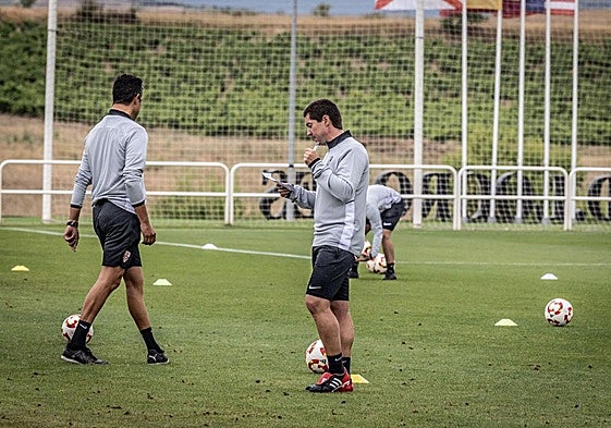 Unai Mendia, en un entrenamiento de la UD Logroñés.