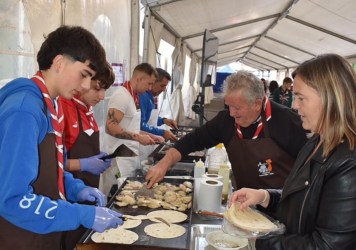 El grupo scout de Autol cocinó en directo.