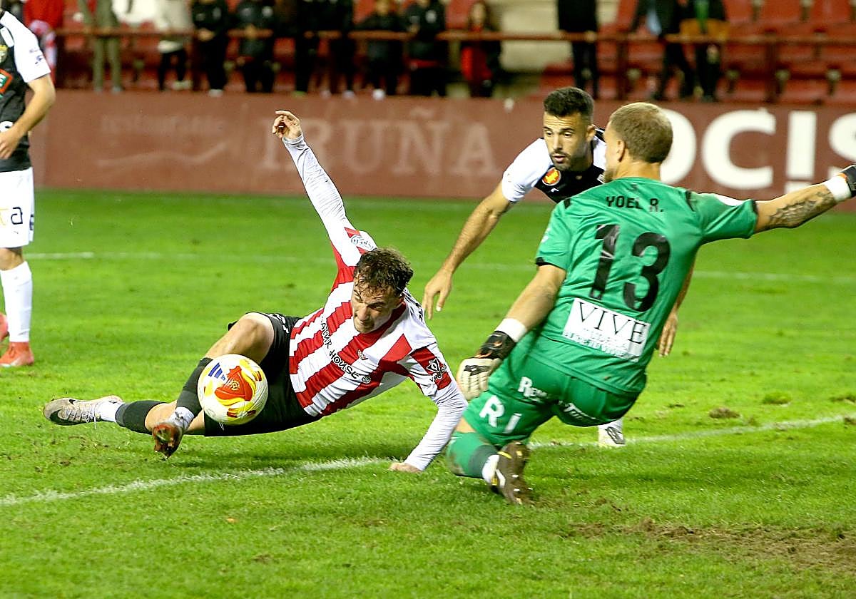 Un momento del partido ante el Tudelano.