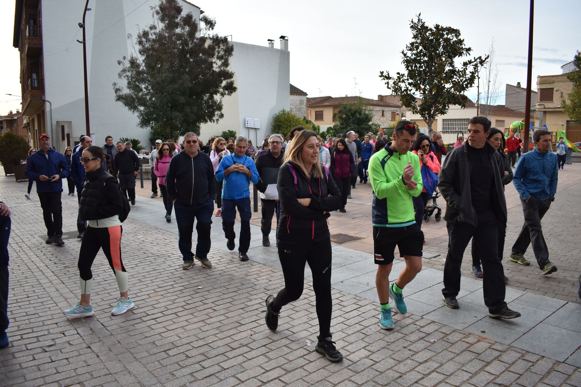 Las imágenes de la marcha contra el cáncer en Aldeanueva