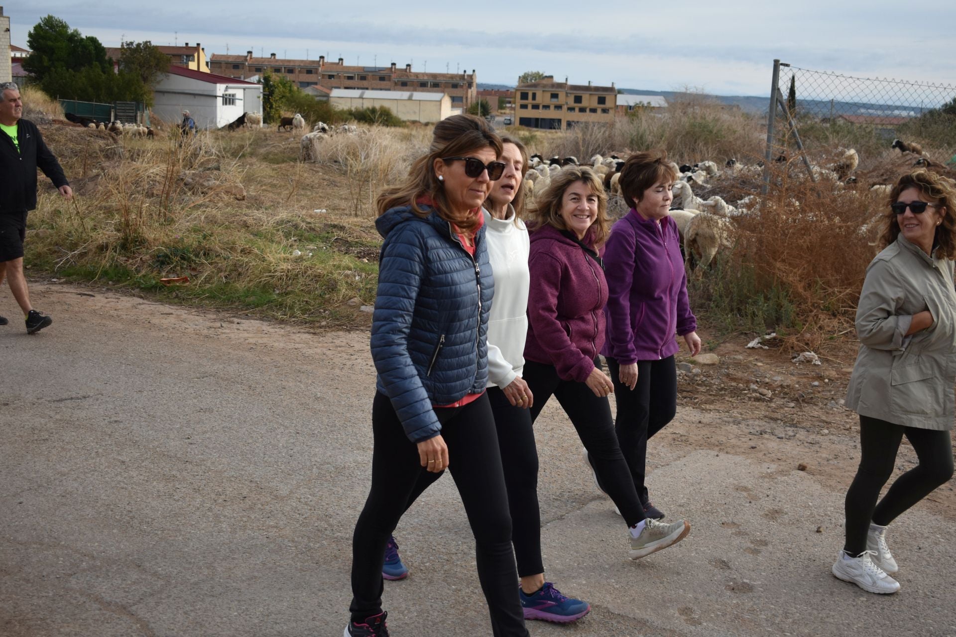 Las imágenes de la marcha contra el cáncer en Aldeanueva