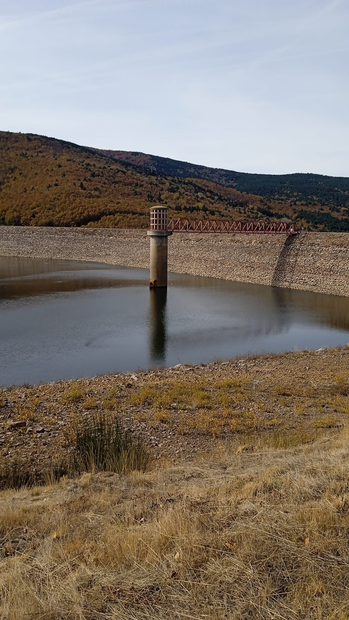 Pantano de Pajares en una imagen de este domingo.