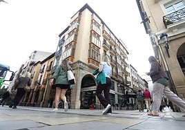 Edificio Malvasía, en la esquina de Marqués de Vallejo con Portales frente a La Redonda, último en solicitar permiso para transformarse en apartamentos turísticos.