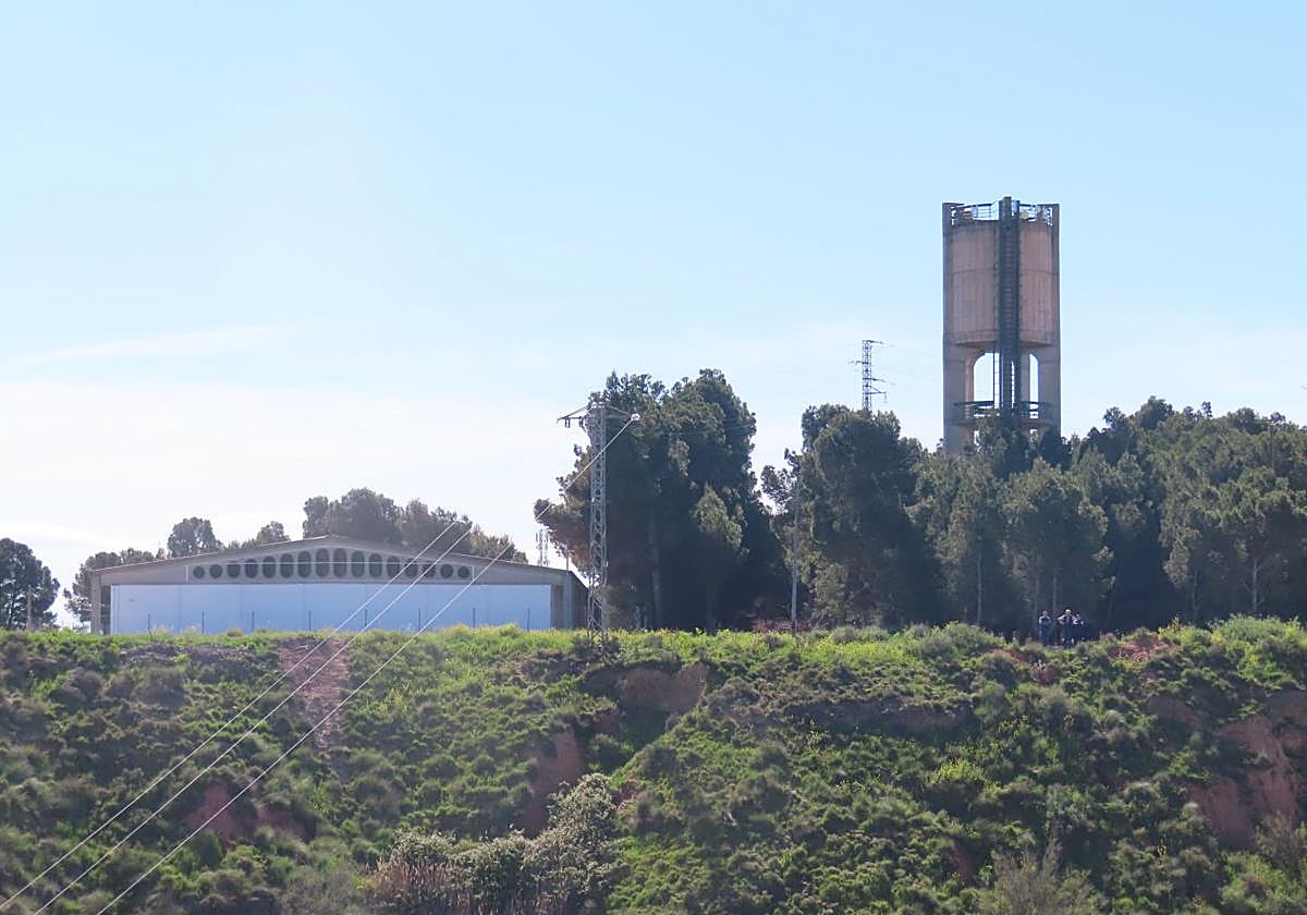 Imagen de los depósitos del monte La Plana, desde donde se distribuye el agua de boca al municipio.