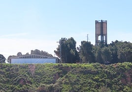 Imagen de los depósitos del monte La Plana, desde donde se distribuye el agua de boca al municipio.