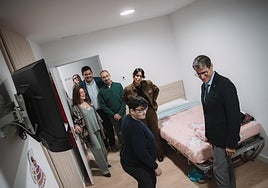 Usuarios de Asprodema mostraban las nuevas habitaciones.