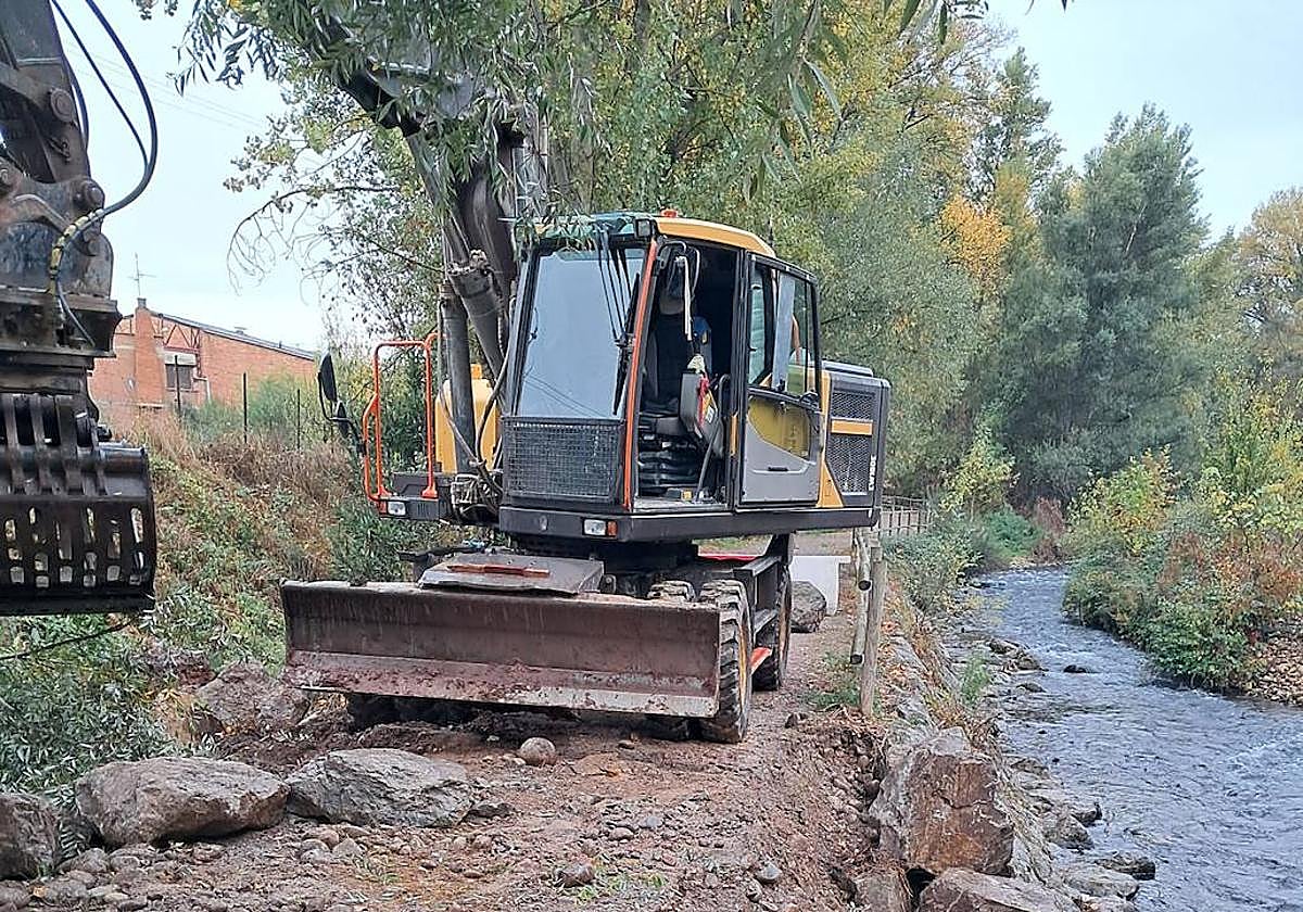 Empieza la reparación de la escollera de la margen derecha del Iregua a su paso por Varea