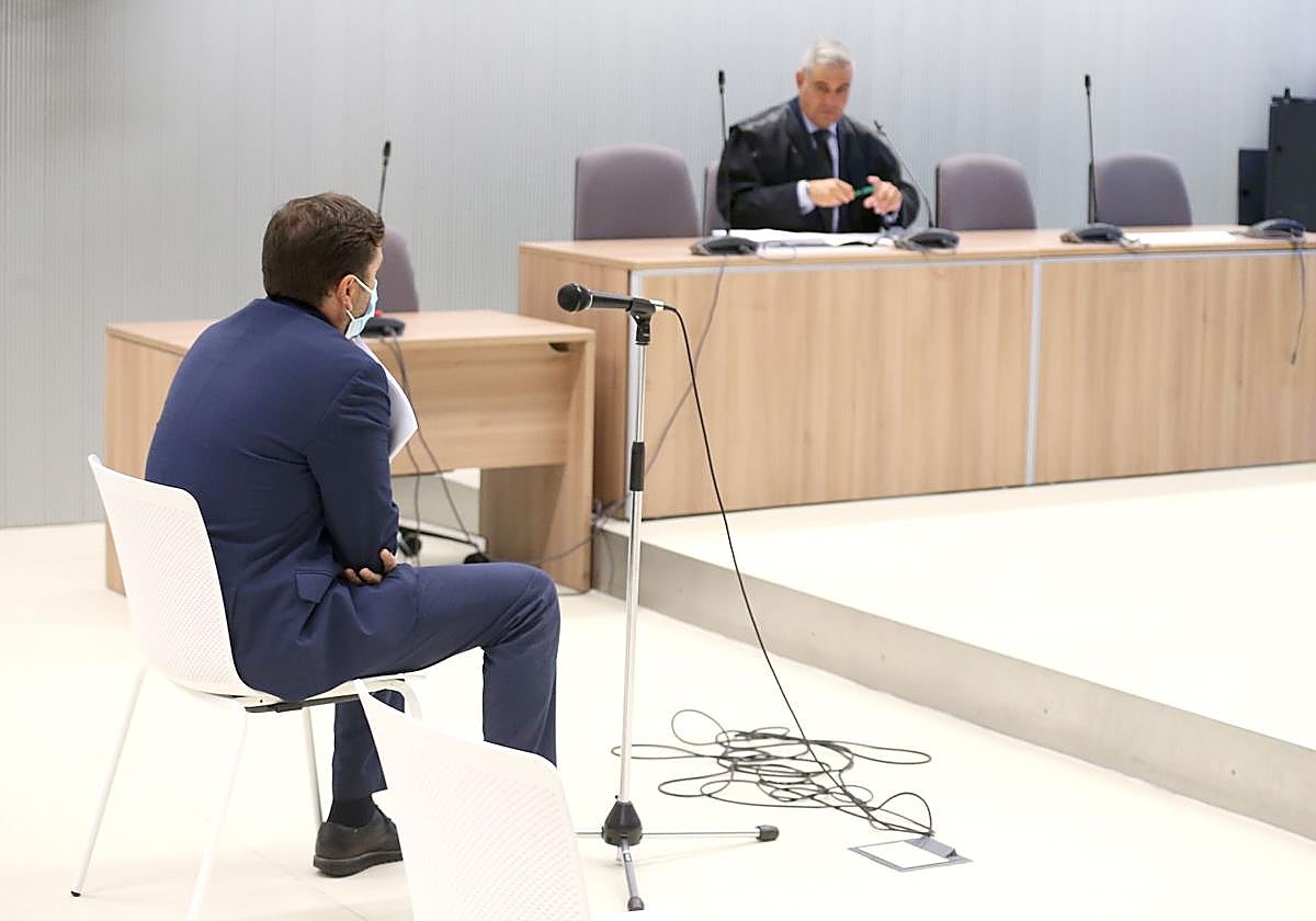 El abogado David Nieto, en el banquillo de los acusados en una juicio anterior.