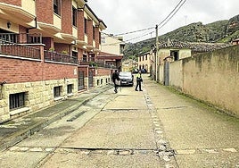 Calle San Miguel, en una zona de casas adosadas.