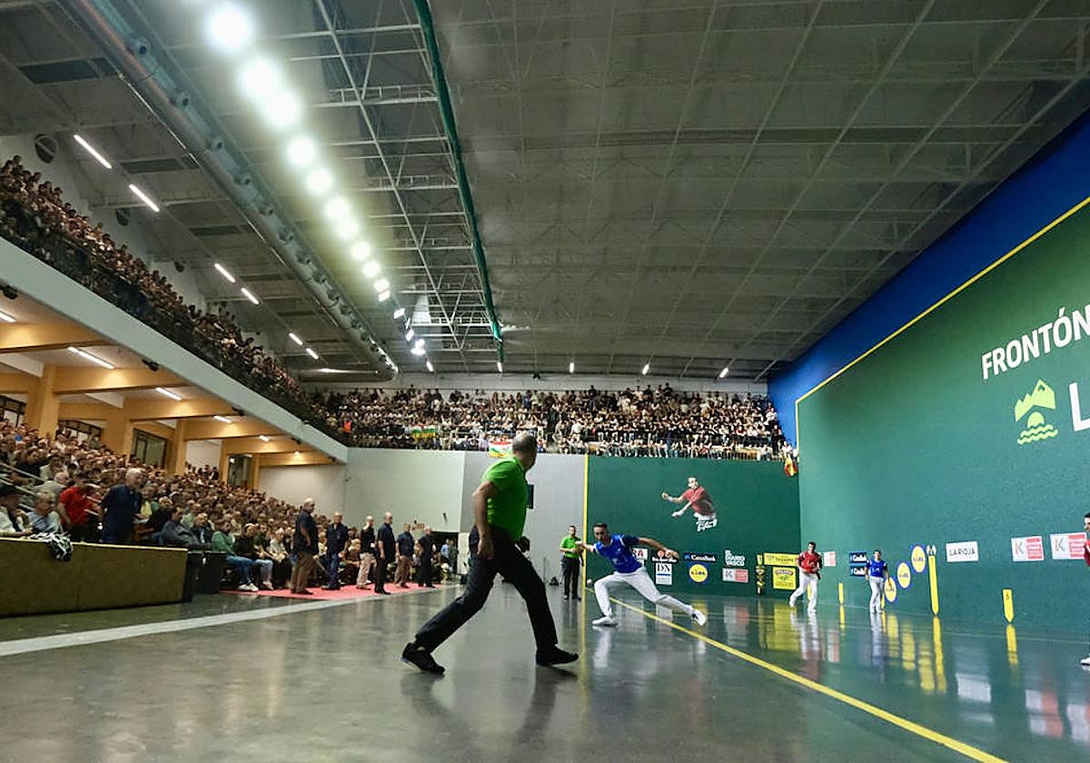 Partido de pelota en el frontón Adarraga, en una imagen de archivo.
