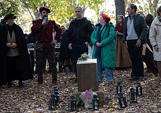Homenaje a las once víctimas del proceso inquisitorial de 1610 celebrado este domingo en el parque del Ebro.