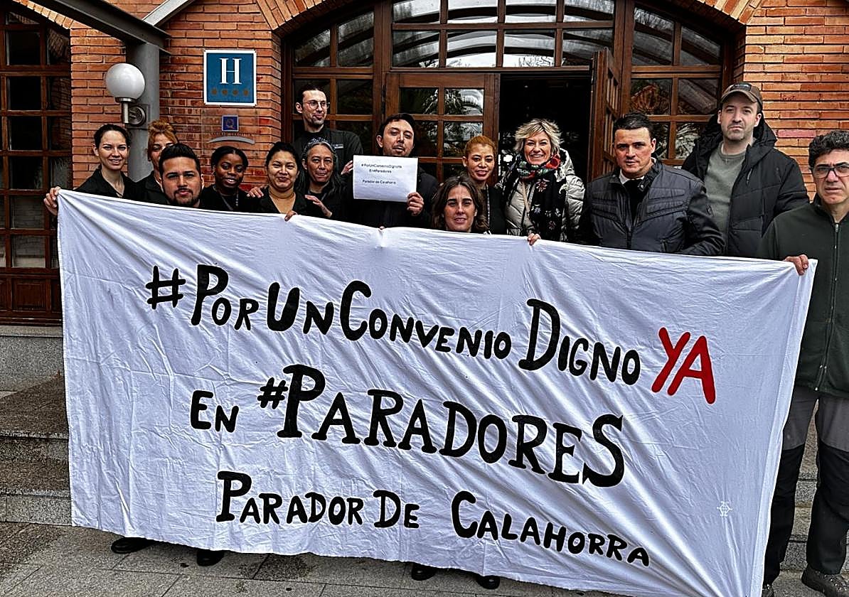 Concentración de empleados del parador de Calahorra.