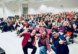 El humor de 'Big Van Ciencia' llenó con sus 'Monólogos Científicos' el Aula Magna del Edificio Quintiliano de la UR en la VI Semana de la Ciencia y la Innovación de La Rioja.